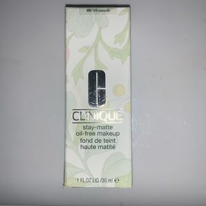 Clinique Stay-Matte Oil-Free Makeup